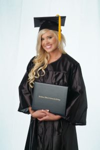 graduate-702997_1920